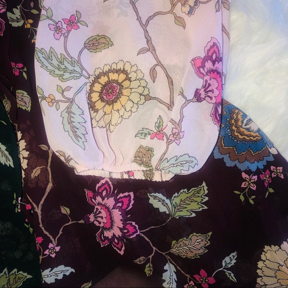 Vince Camuto Windsor Floral Asymmetrical Top - Picture 3 of 7